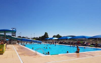 Piscine Méjannes le clap