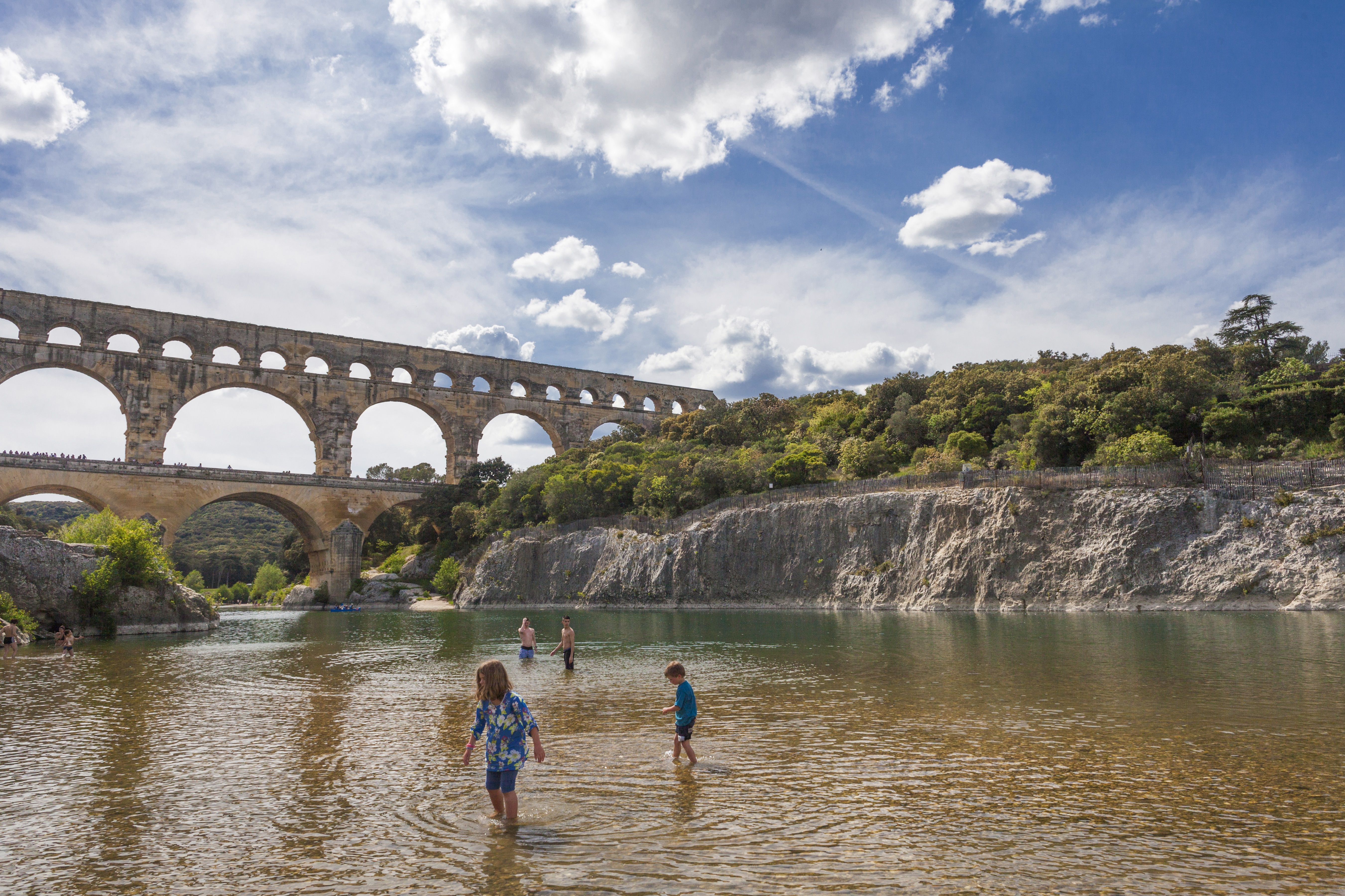 Baignade au Pont du Gard