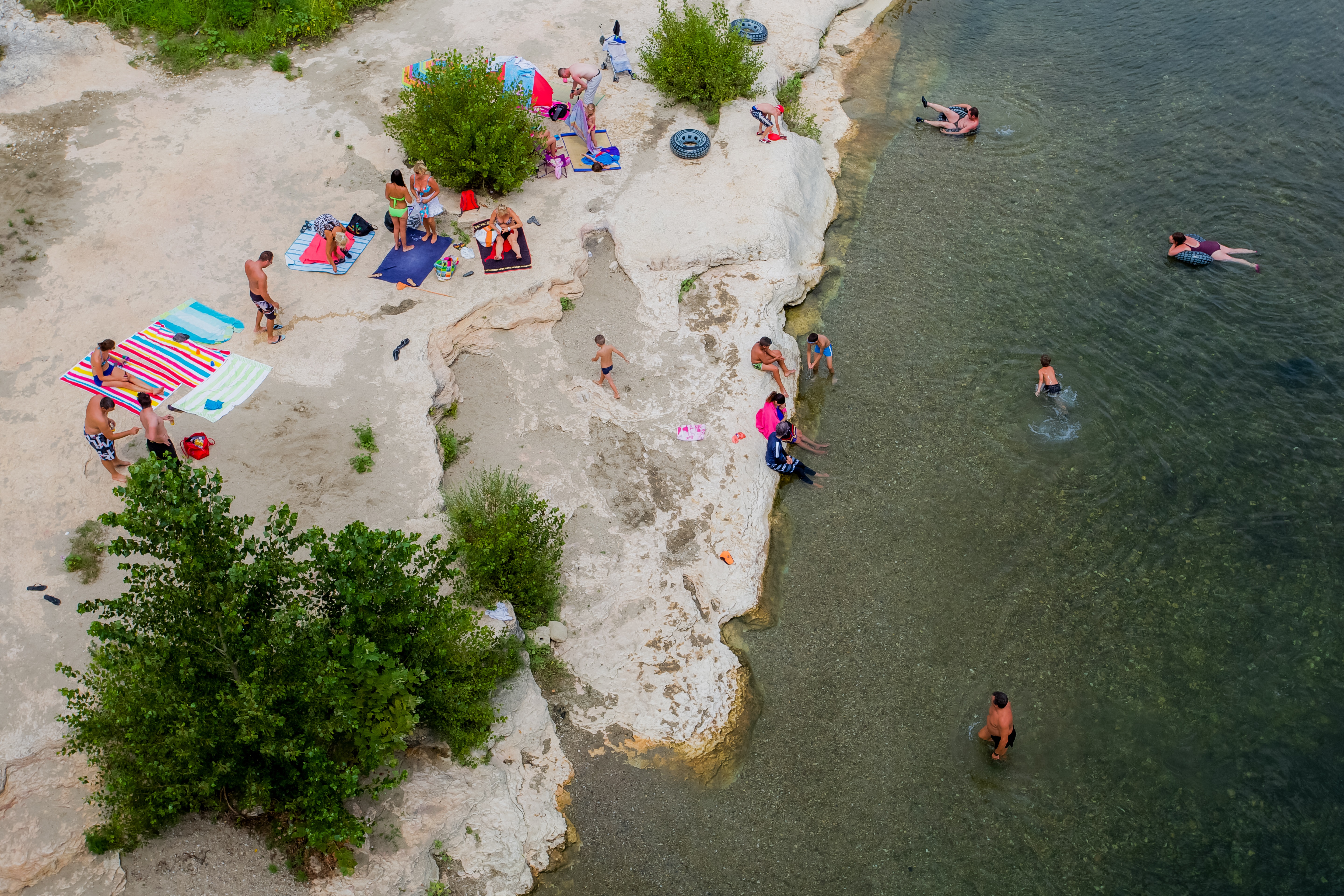 Baignade dans le Gardon depuis Collias