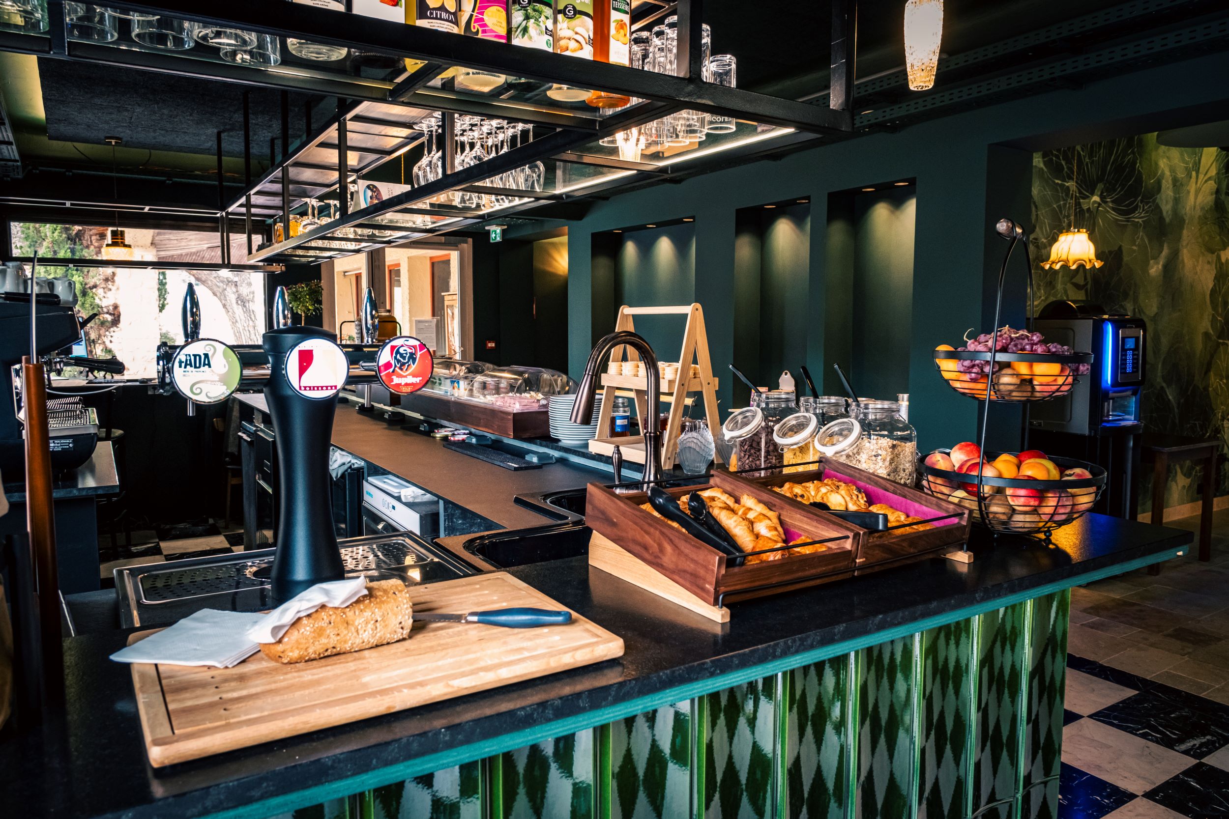 bar