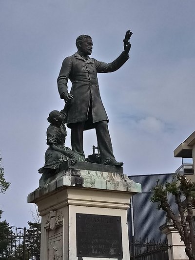 La Statue de Louis Pasteur à Alès_Alès